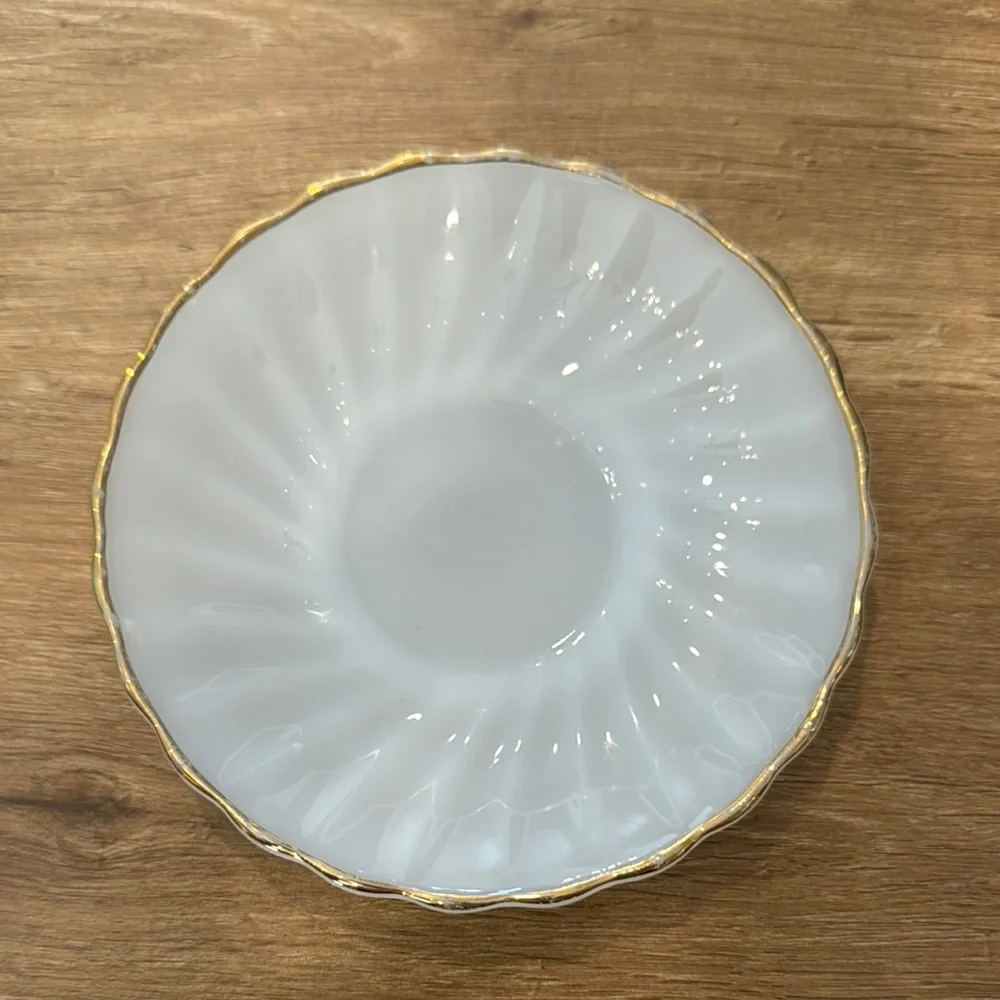 Anchor Hocking Milk Glass‎ Swirl Saucer Scalloped Edge Gold Trim Dinner Wear USA
